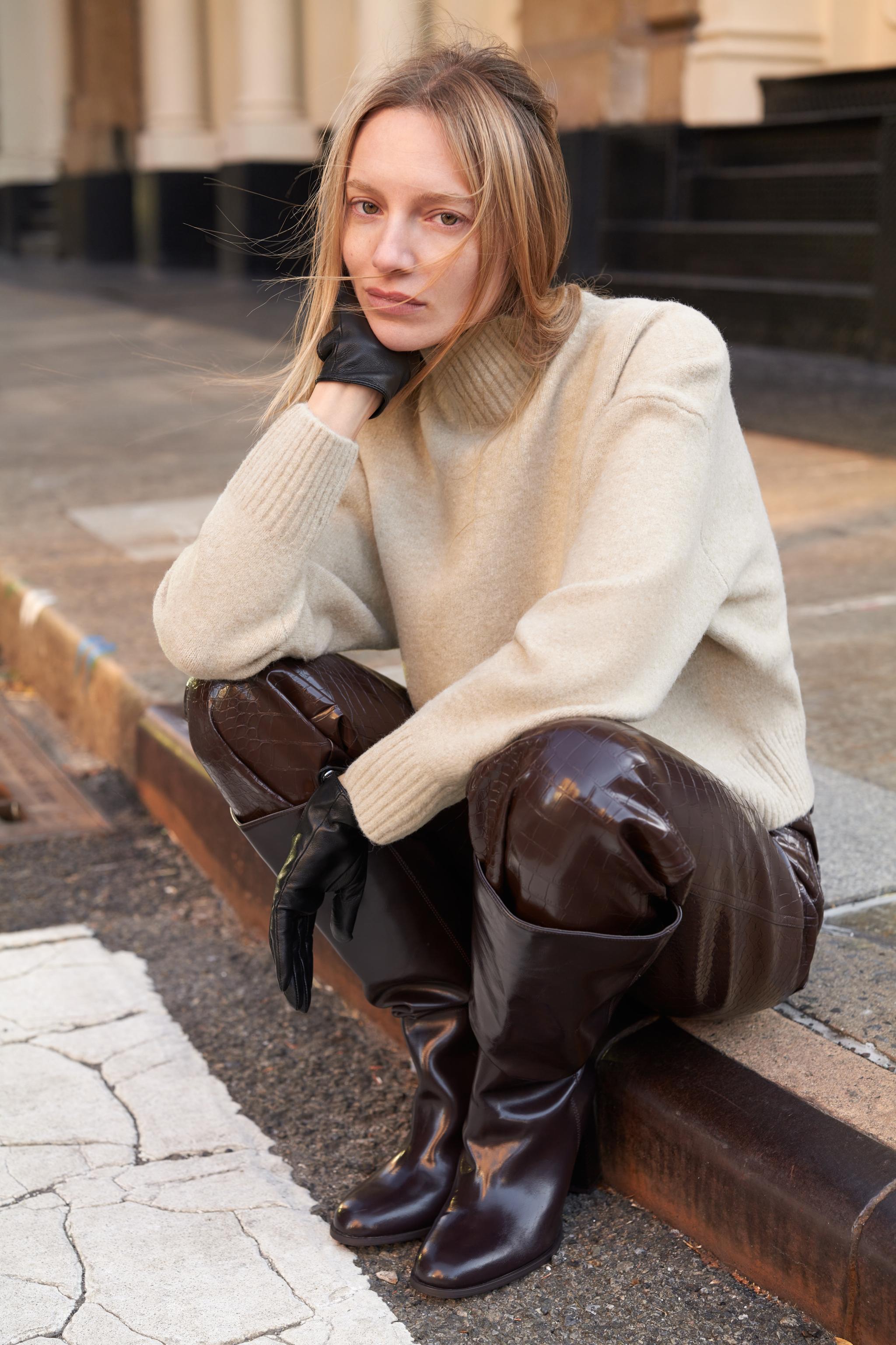 SOFT KNIT HIGH NECK JUMPER